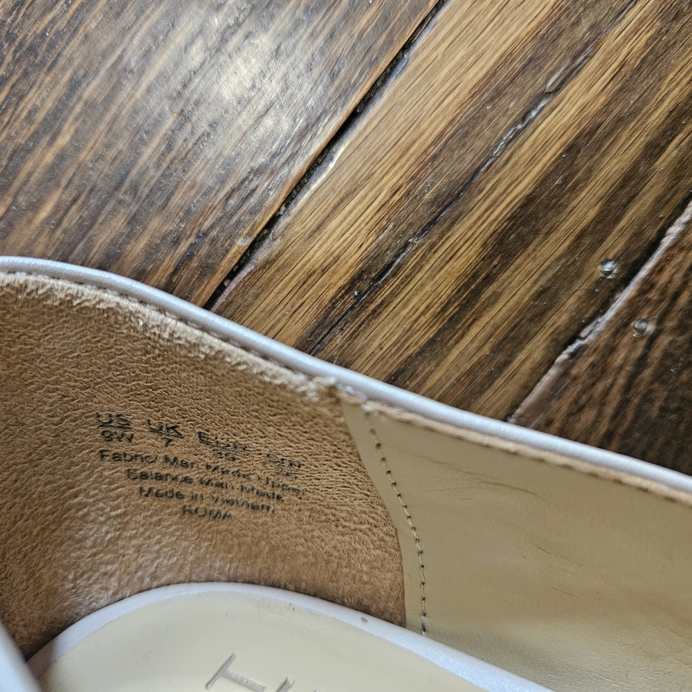Naturalizer Women's Cream Flats - Picture 3 of 3